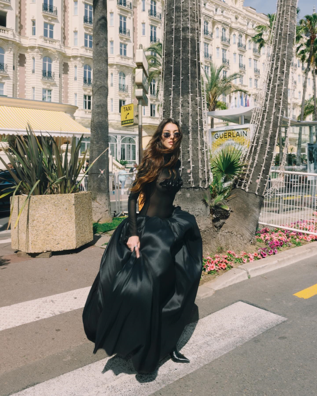 Cannes Film Festivali'ne giden Dilan Çiçek Deniz, tarzıyla eleştiri yağmuruna tutuluyor