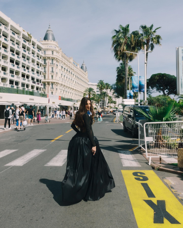 Cannes Film Festivali'ne giden Dilan Çiçek Deniz, tarzıyla eleştiri yağmuruna tutuluyor