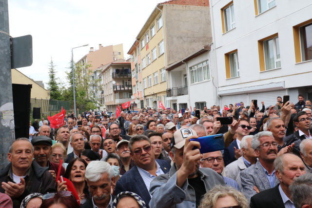 Özgür Özel'den Bakan Şimşek'e tepki: Biraz da zenginlerle uğraş, yoksulun peşini bırak