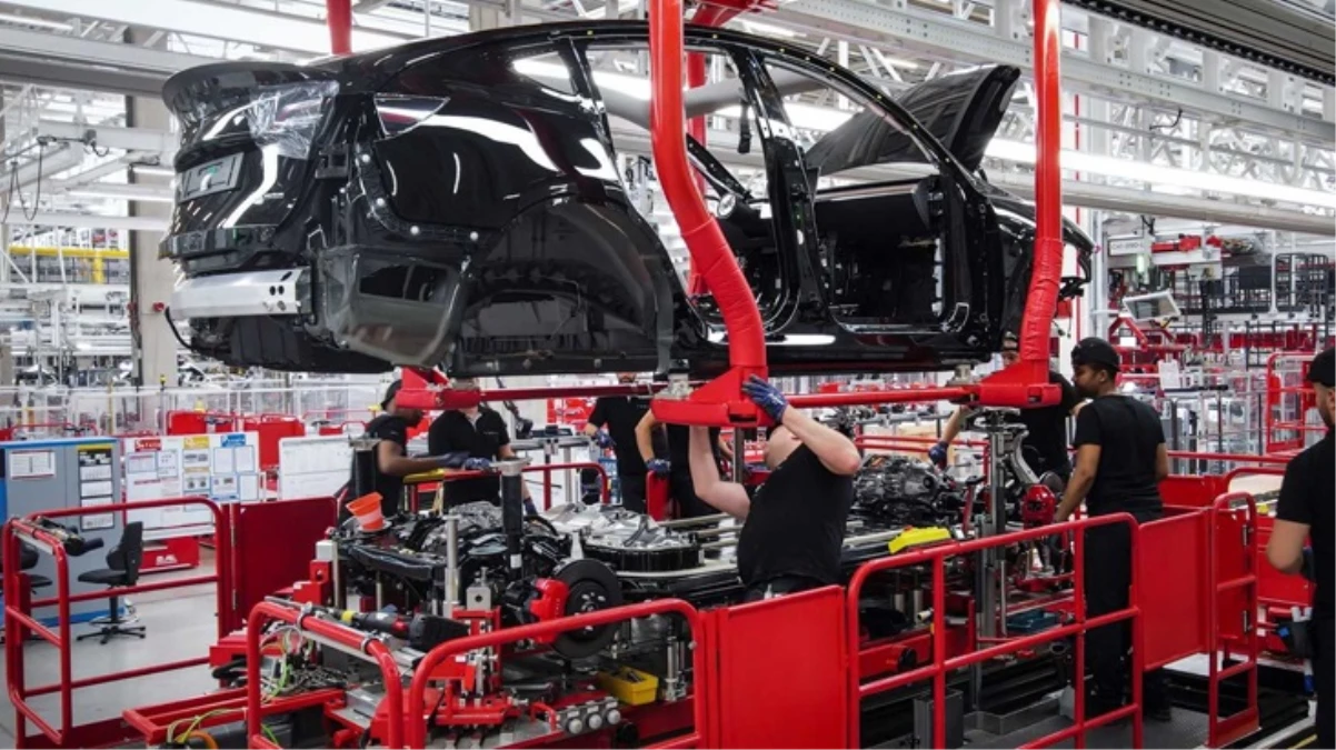 Tesla-emniyet-kemeri-uyari-sistemindeki-ariza-nedeniyle-125-bin-aracinijpg - Dudullu Haber