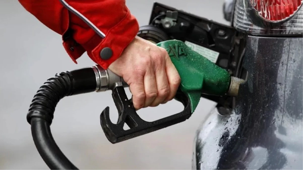 Araç sahiplerine güzel haber Benzine gece yarısı 1 lira 38 kuruş indirim geldi - Ekonomi - Dudullu Haber