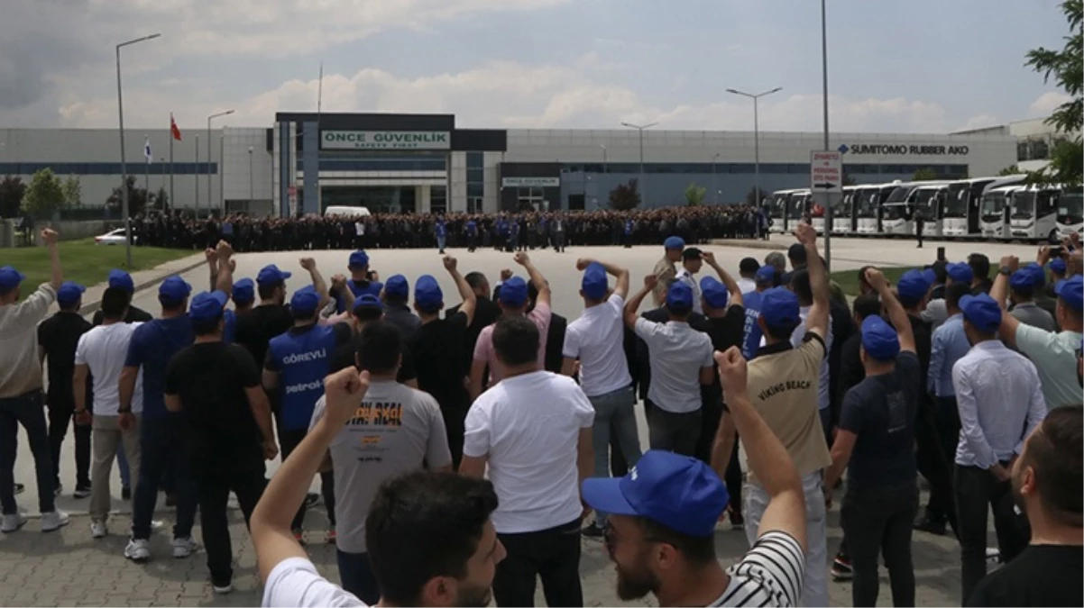 Türkiyenin en büyük lastik fabrikasında işçiler grev başlattı - Ekonomi - Dudullu Haber