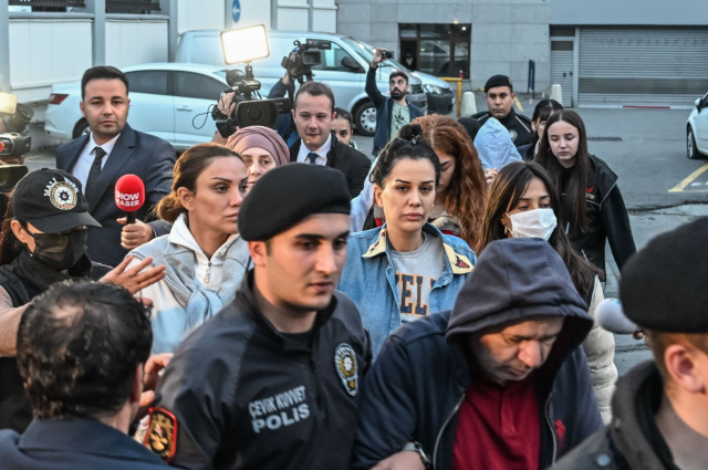 Tahliye olan Sıla Doğu, 'Dilan' diye bağırarak ağladı