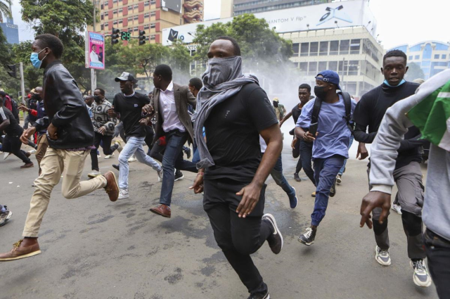 Kenya'da vergi isyanı! Sokağa dökülen göstericiler ile polis arasında şiddetli çatışmalar yaşanıyor