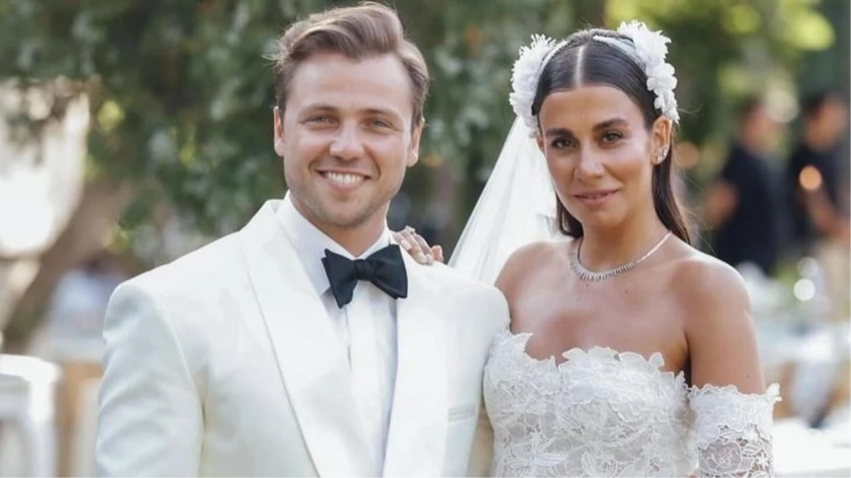 Oyuncu Tolga Sarıtaş 5 yıllık sevgilisi Zeynep Mayruk ile evlendi - Magazin - Dudullu Haber