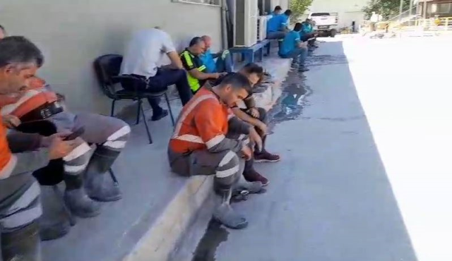 Patrona bak! İşçileri fırçalayıp tehdit etti: Yarın herkesi kapının önüne koyarım