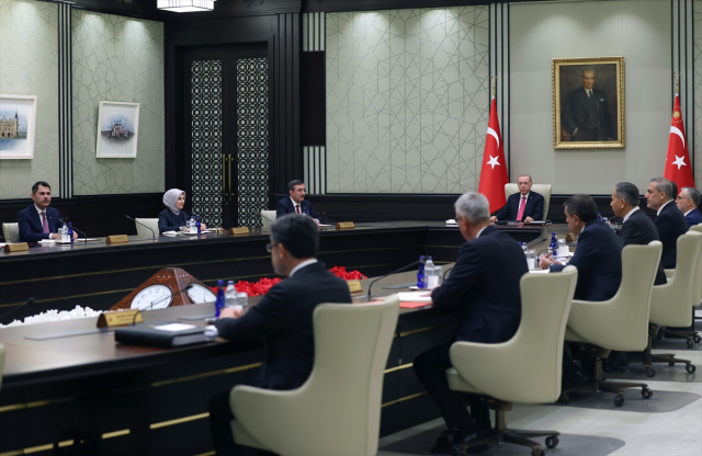 Masada önemli konular var! Memur ve emeklinin gözünü çevirdiği Kabine toplantısı başladı