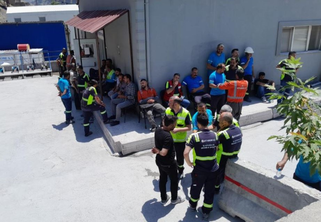 Patrona bak! İşçileri fırçalayıp tehdit etti: Yarın herkesi kapının önüne koyarım