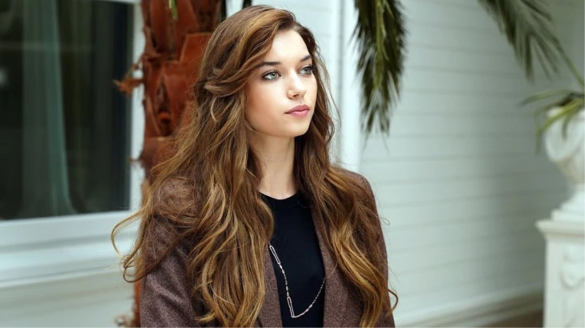 Afra Saraçoğlu çocukken kendisini terk eden babasıyla görüştü - Magazin - Dudullu Haber