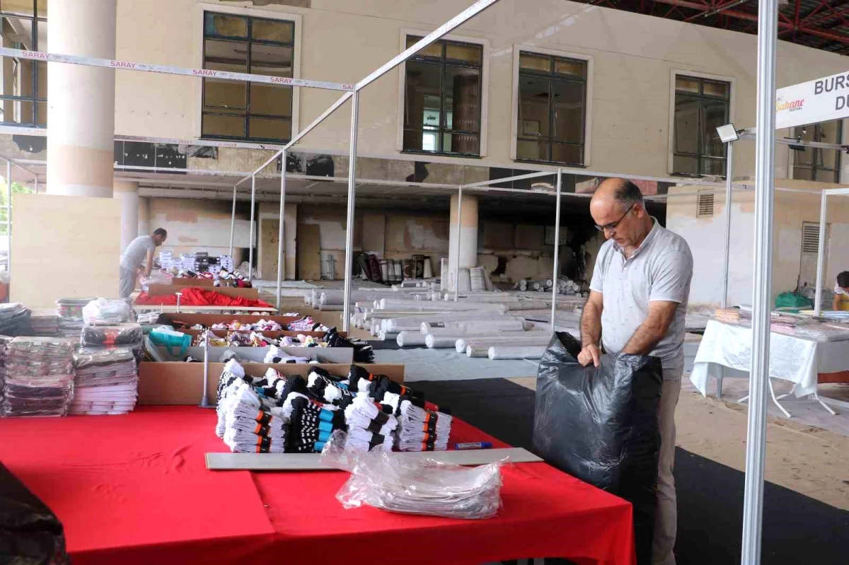 Kadın Giyim Festivali sekteye uğradı Esnaf istemedi zabıta elektriğini kesti - Ekonomi - Dudullu Haber