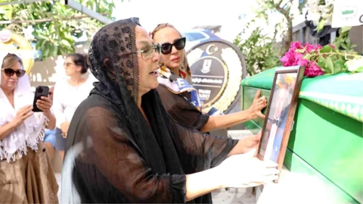 Oğlunu son yolculuğuna uğurlayan Safiye Soymanın sözleri yürekleri burktu Sanki beni bekliyormuş - Magazin - Dudullu Haber