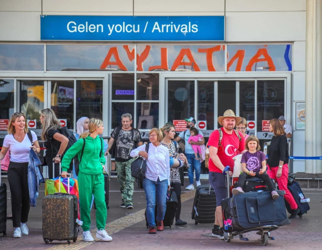 Antalya, 10 Milyon Turisti Ağırladı