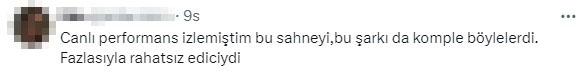 Teoman 20 yıl önce yasaklanan şarkısını söyledi! Vokalistiyle samimiyeti tepki çekti