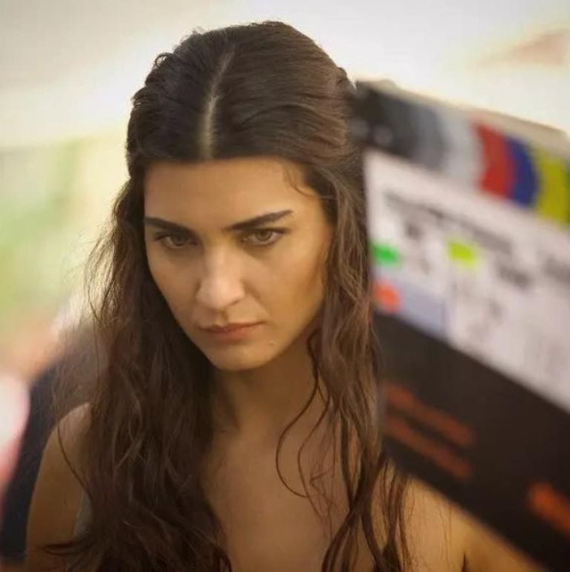 Akın Akınözü ve Tuba Büyüküstün, Mardinin En Güzel Kızı filminde başrol oynayacak