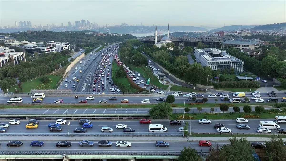 İstanbul’da Trafik Yoğunluğu Artıyor: Okulların Açılması Etkili