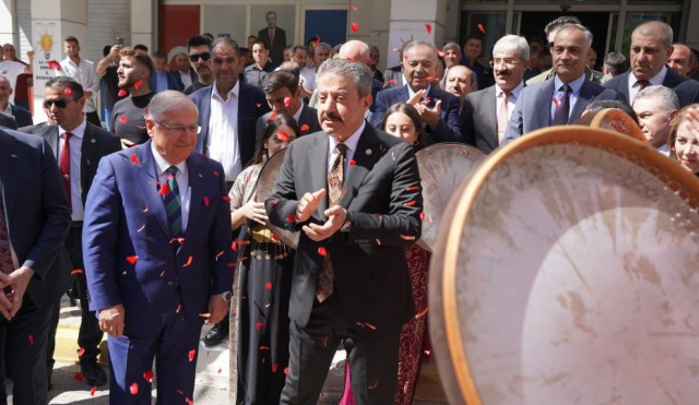 Milli Savunma Bakanı Yaşar Güler, Şırnak'ta Kürtçe şarkılarla ile karşılandı