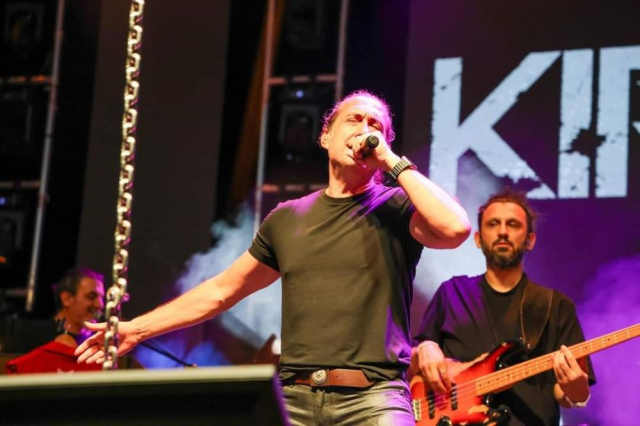 Ünlü şarkıcı Kıraç, konserine giderken kayboldu