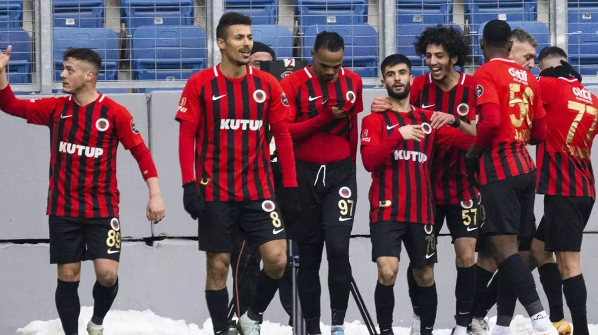Turkiyenin-koklu-takimi-Genclerbirligi-haciz-geldi-Sampiyonluk-kupasina-bile-eljpg - Dudullu Haber