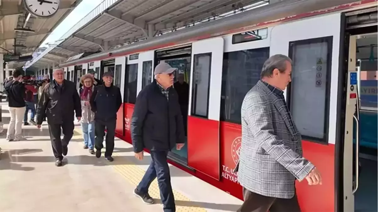 Ulaştırma ve Altyapı Bakanı Uraloğlu demir yolu taşımacılığının yaygınlaştırılacağını söyledi