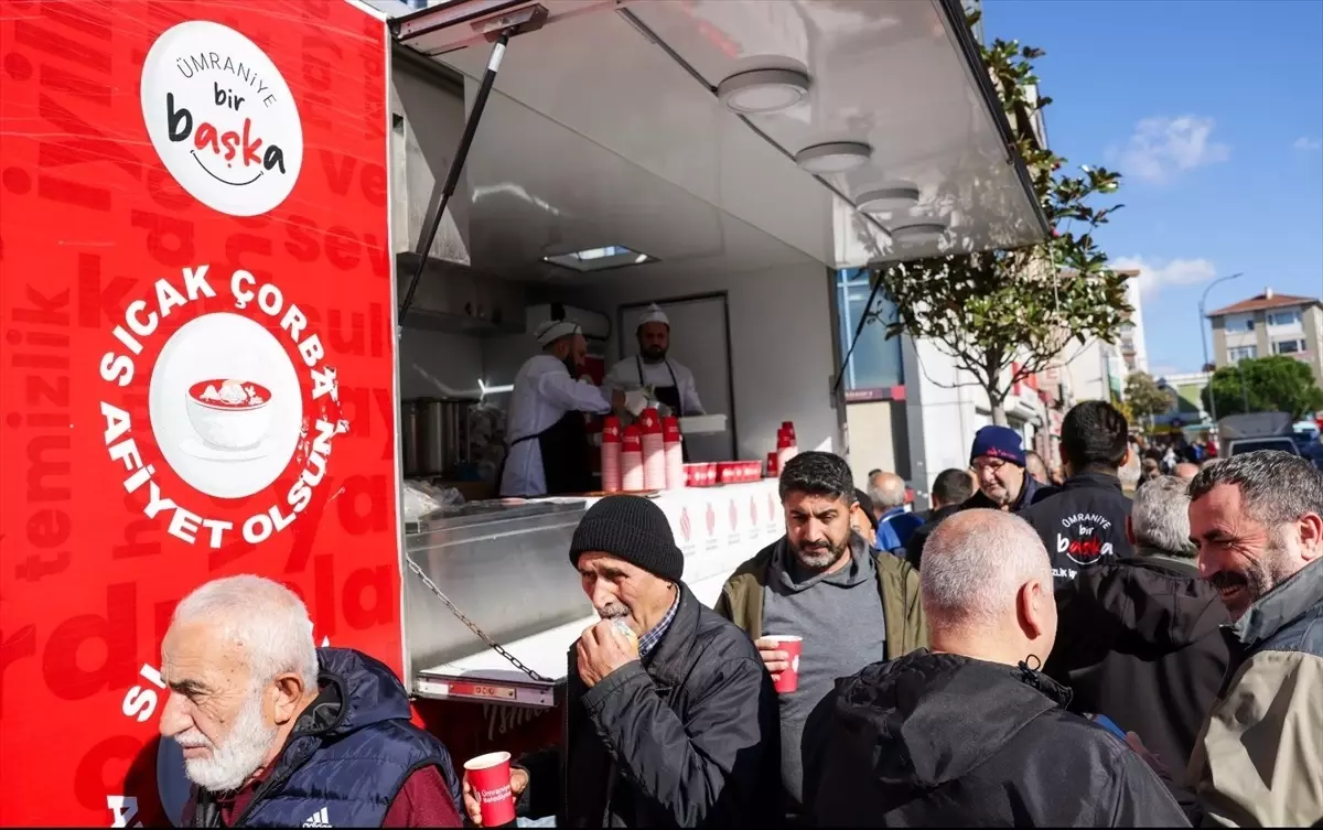 Ümraniye Belediyesi sıcak çorba ikramını sürdürüyor