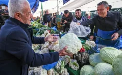 chp lideri ozgur ozel pazarci esnafiyla bir 18056297 6090 amp