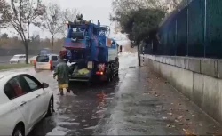 İstanbul’da Fırtına ve Sağanak Yağmur Hayatı Olumsuz Etkiledi