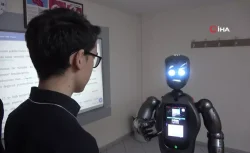 Türkiye’nin ilk insanımsı yapay zekalı robotu Ada, öğretmenliğe başladı