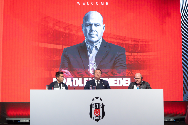 Brad Friedel'dan komisyon iddialarına canlı yayında olay yanıt