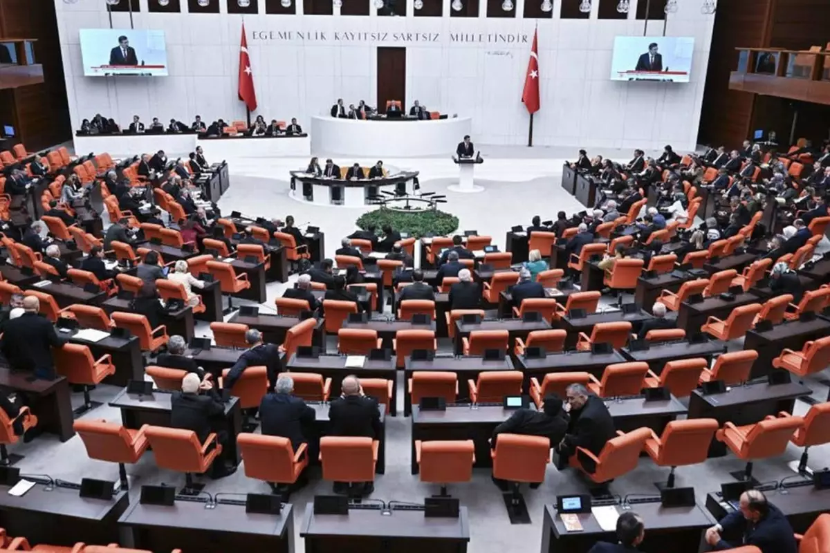 Meclis’teki ‘çatı gruba’ Yeniden Refah Partisi de dahil oluyor