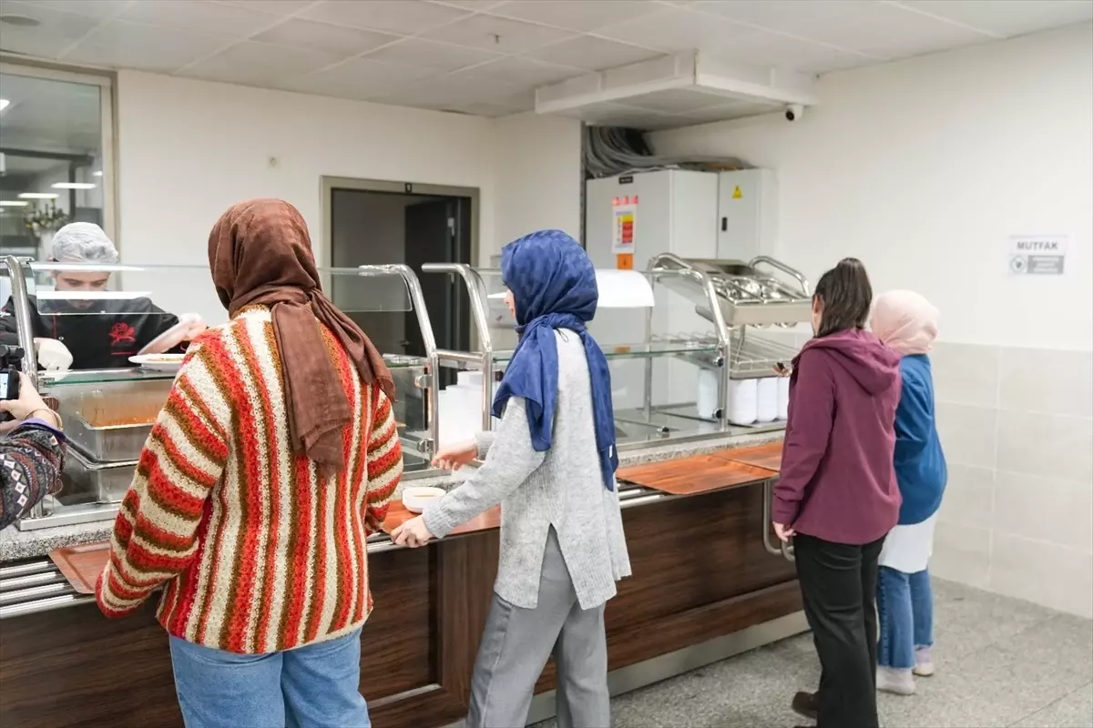 Ümraniye’den Üniversite Öğrencilerine Ücretsiz Yemek Desteği