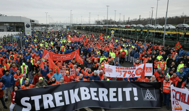 Volkswagen'de 10 bin işçi greve gitti