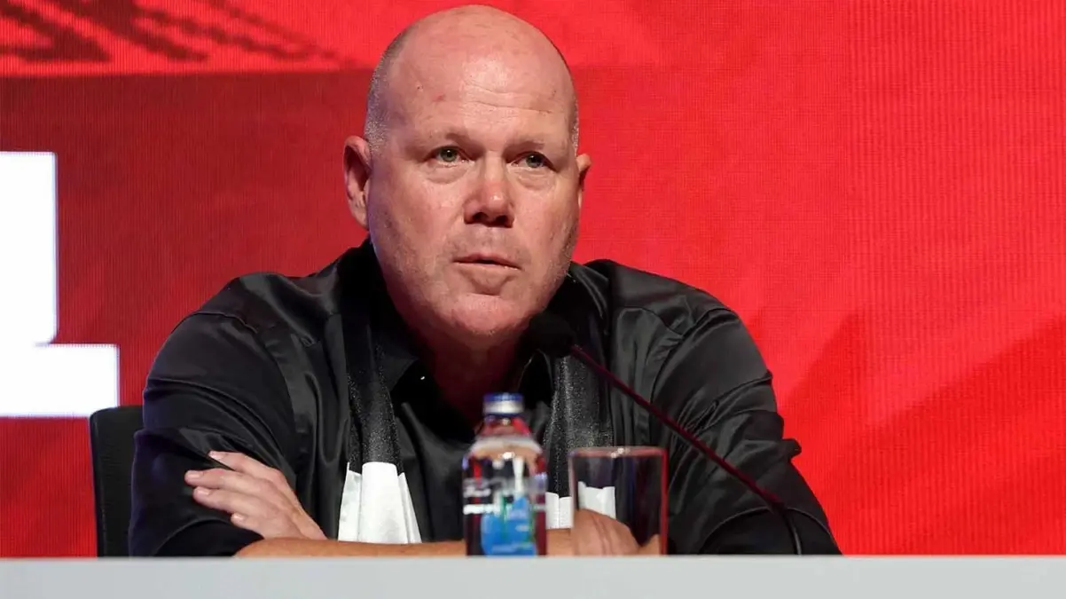 Brad Friedel’dan komisyon iddialarına canlı yayında olay yanıt