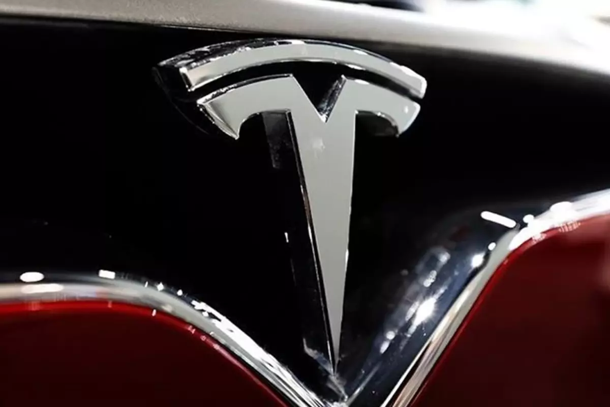 Elon Musk’ı kara kara düşündüren sorun! 240 bin Tesla geri çağrıldı