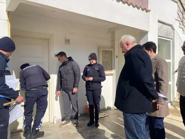 Bakanlıktan gönderilen 'Acele' ibareli yazı sonrası 13 kapıya mühür vuruldu