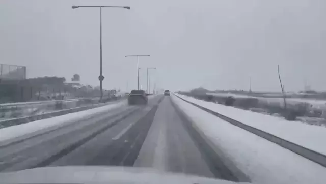 Kar fırtınası İstanbul'u vurdu! Birçok ilçeye lapa lapa kar yağıyor