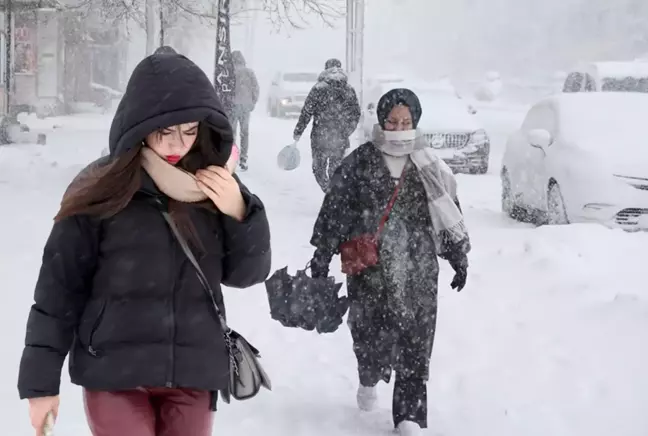 İstanbul'da kar şiddetlendi! Şehir Hatları vapur seferleri durduruldu