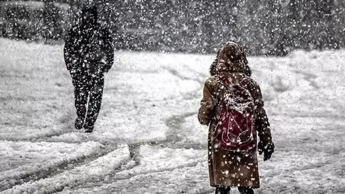 Ankara Valisi Kar yagisi azaldi egitime ara verilmesine simdilik gerek