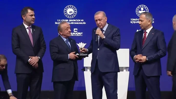 Cumhurbaskani Erdogan sahneye cagirdigi is adamina sitem etti Yardimini begenmedim