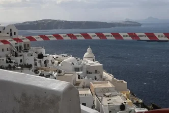 Santorini Adasinda OHAL onlemleri artiyor Isverenler is sozlesmelerini askiya alabilecek