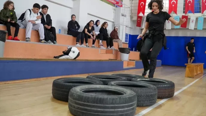 Umraniye Belediyesinden Polislik Adaylarina Fiziki Yeterlilik Kursu