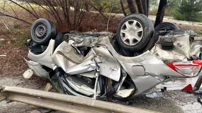 Umraniyede Takla Atan Otomobilin Surucusu Yaralandi