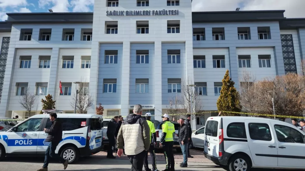 dekan yardimcisi kendisini vuran ogrenciyi 18387867 4535 amp