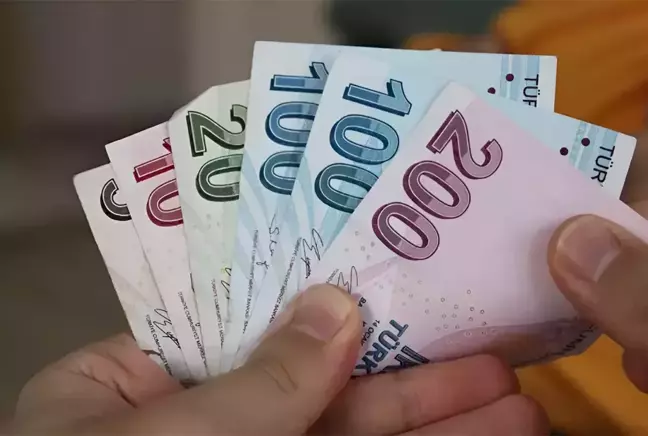 Asgari ücret ve emekli maaşları enflasyon karşısında adeta eriyor 4 Asgari ücret ve emekli maaşları enflasyon karşısında adeta eriyor