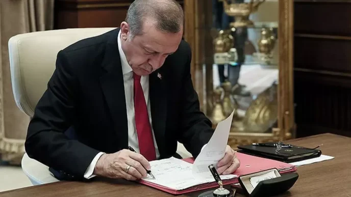 Cumhurbaskani Erdogan 8 Martta imzaladi Kadinin guclenmesi genelgesi yururluge girdi