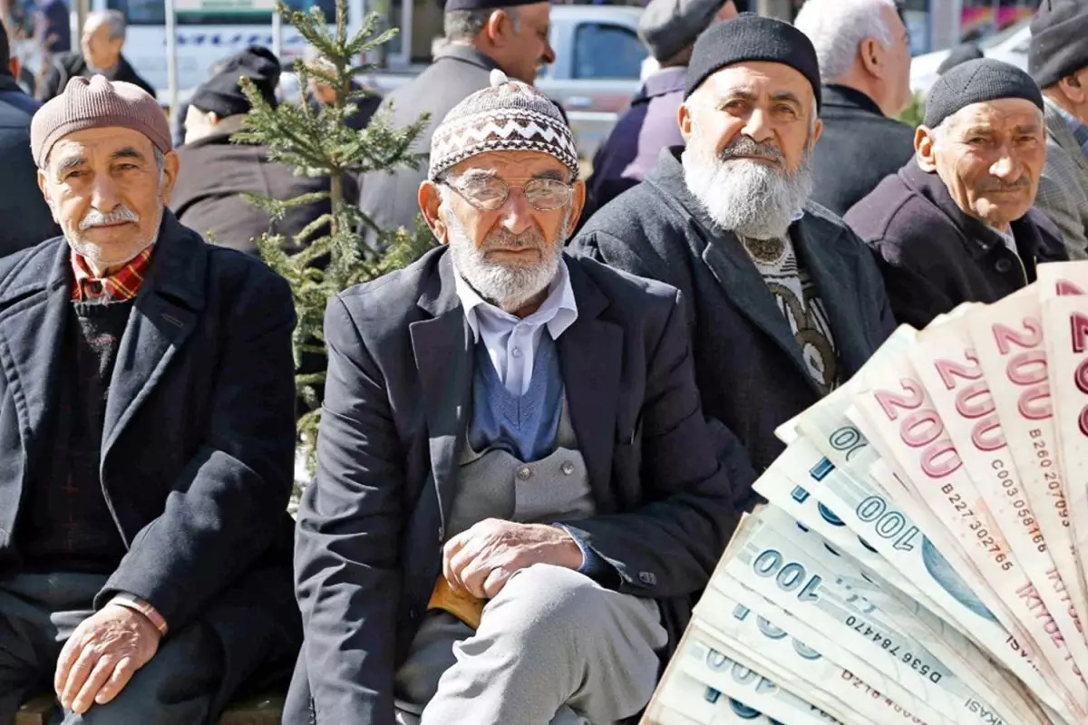 Emekli bayram ikramiyelerinin hesaplara yatacagi tarih belli oldu