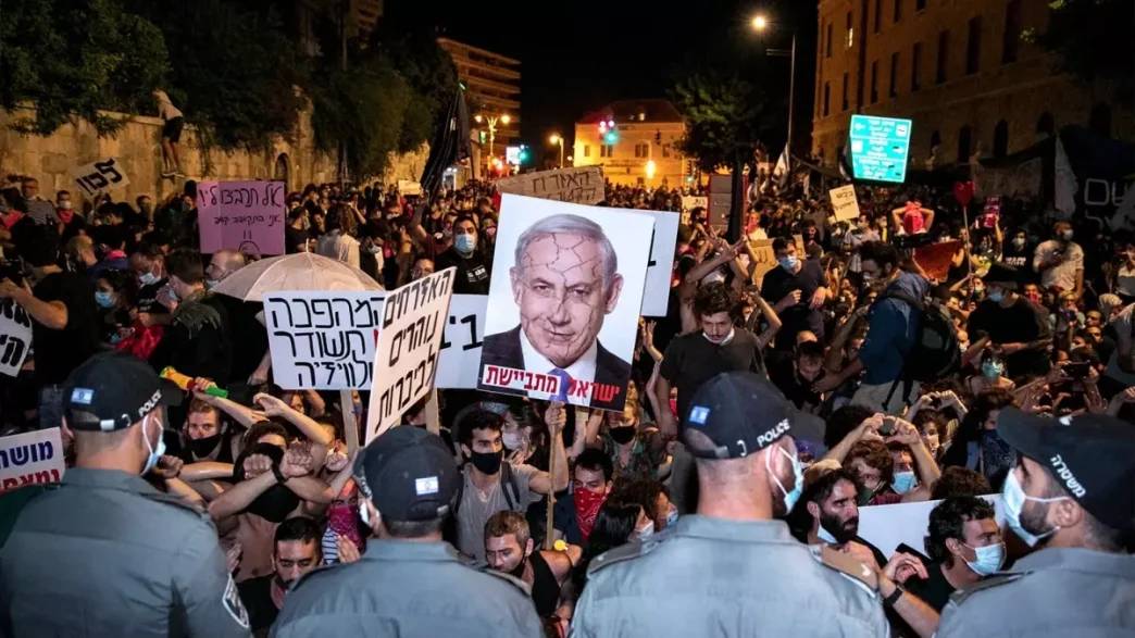 Israilde Netanyahu karsiti protesto 10 bin kisi yurudu