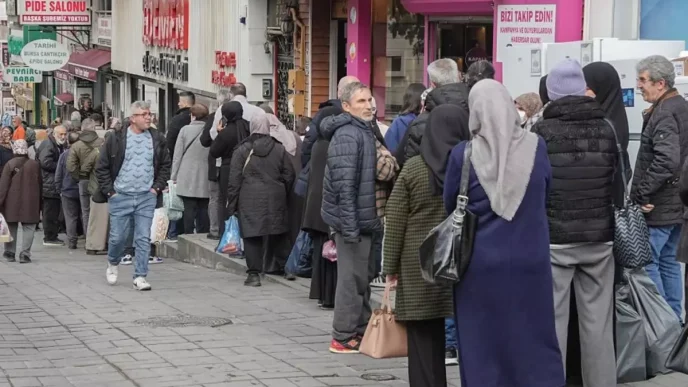 bursa da ramazan alisverisi icin uzun kuyruklar 18418470 9057 amp