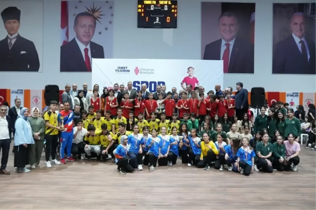 17 Geleneksel Umraniye Spor Oyunlari Kapanis Toreni Gerceklestirildi