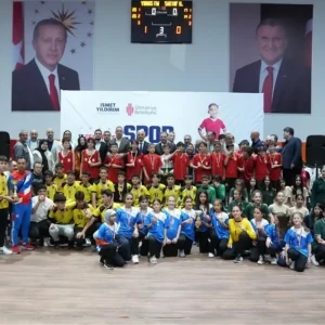 17 Geleneksel Umraniye Spor Oyunlari Kapanis Toreni Gerceklestirildi