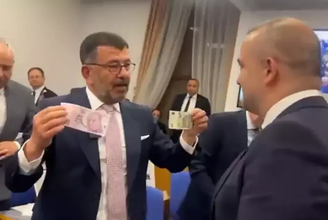 Merkez Bankası Başkanı Karahan'a Meclis'te dövizli protesto 5 Merkez Bankası Başkanı Karahan'a Meclis'te dövizli protesto